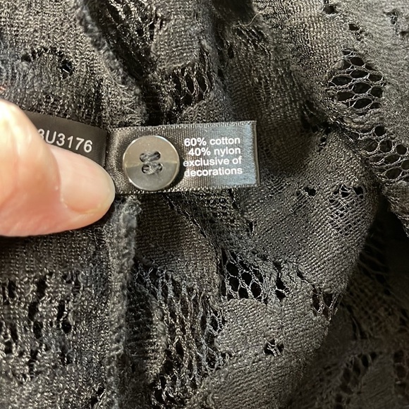 The Limited NWT Black Sheer Floral Lace Sleeveless Button Down Shirt - Picture 9 of 9